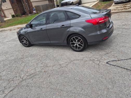 Gray 2018 Ford Focus SEL