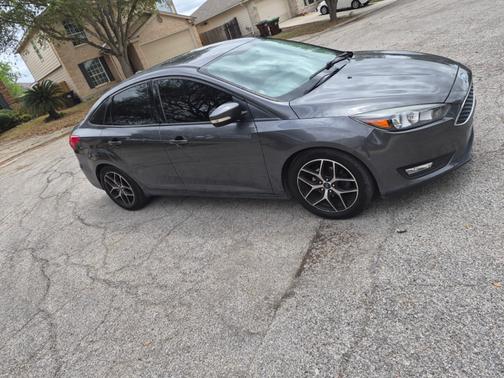 Gray 2018 Ford Focus SEL
