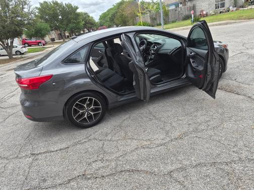 Gray 2018 Ford Focus SEL
