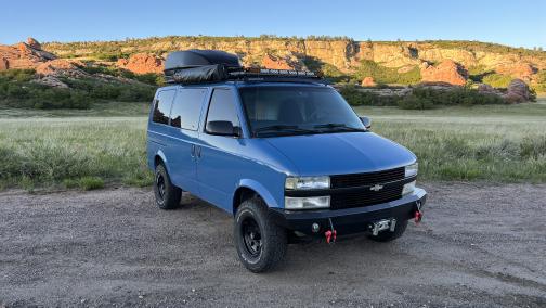 Photo 1 of 28 of 1999 Chevrolet Astro LT