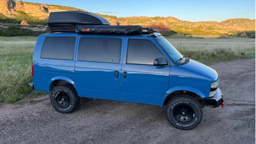 Photo 5 of 28 of 1999 Chevrolet Astro LT