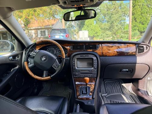 Silver 2007 Jaguar X-Type 3