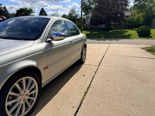 Silver 2007 Jaguar X-Type 3