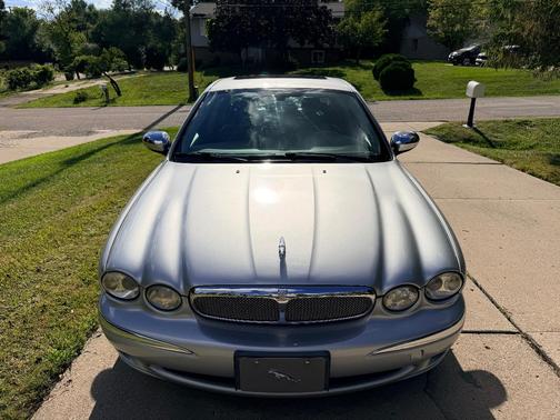 Silver 2007 Jaguar X-Type 3