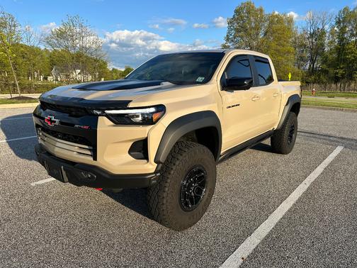 Beige 2024 Chevrolet Colorado ZR2