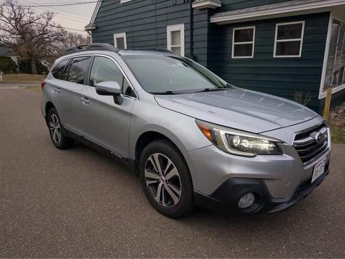Silver 2018 Subaru Outback 3.6R Limited