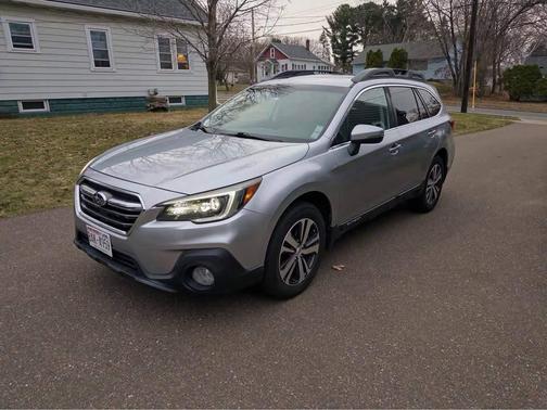 Silver 2018 Subaru Outback 3.6R Limited