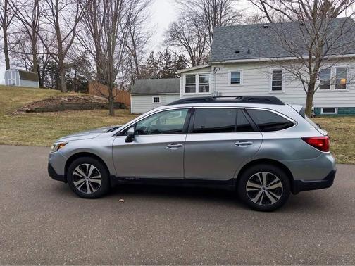 Silver 2018 Subaru Outback 3.6R Limited