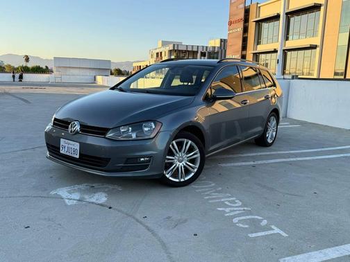 Gray 2015 Volkswagen Golf SportWagen TDI SE 4-Door