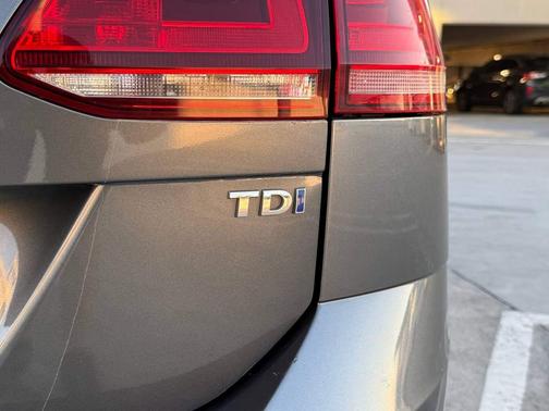 Gray 2015 Volkswagen Golf SportWagen TDI SE 4-Door