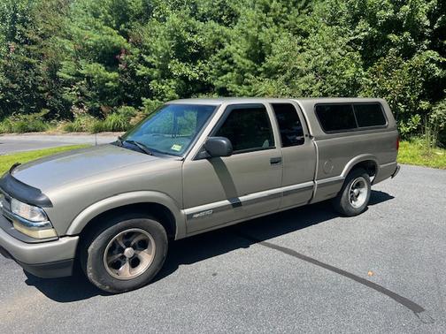 2002 Chevrolet S-10 LS Extended Cab
