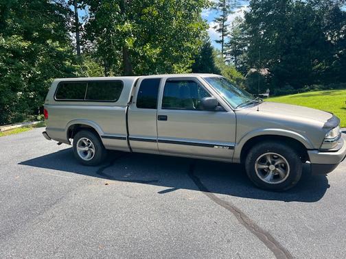 2002 Chevrolet S-10 LS Extended Cab