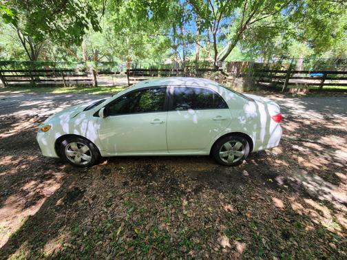 Photo 3 of 10 of 2012 Toyota Corolla LE