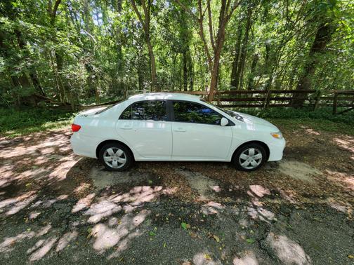 Photo 1 of 10 of 2012 Toyota Corolla LE