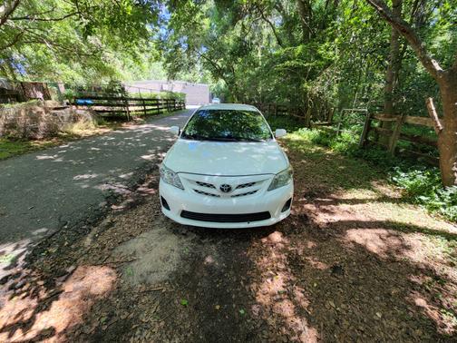 Photo 2 of 10 of 2012 Toyota Corolla LE