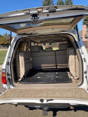 White 2000 Toyota Land Cruiser Base