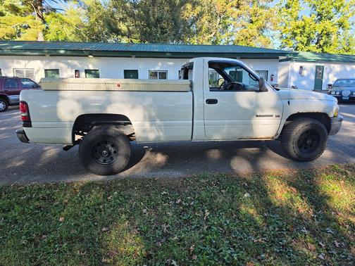 White 2001 Dodge Ram 2500 Base