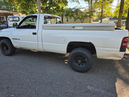 White 2001 Dodge Ram 2500 Base