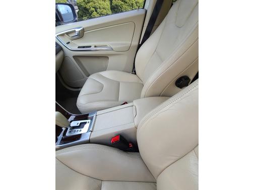 White 2012 Volvo XC60 3.2