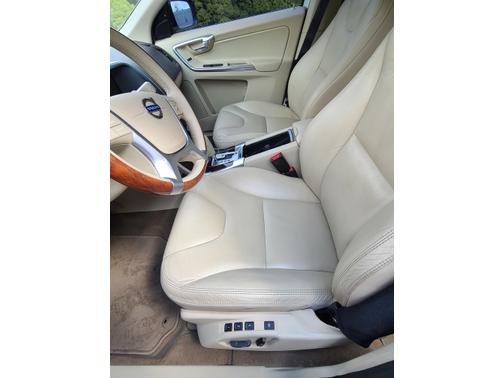White 2012 Volvo XC60 3.2