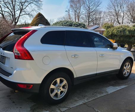 White 2012 Volvo XC60 3.2