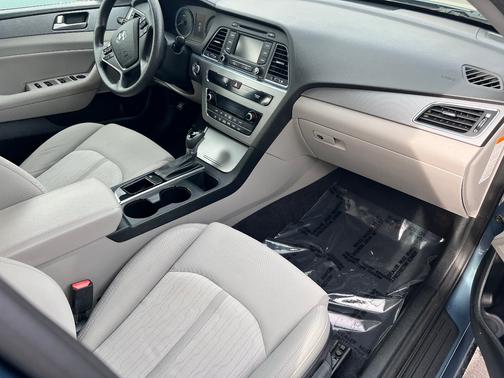 2016 Hyundai SONATA Hybrid SE