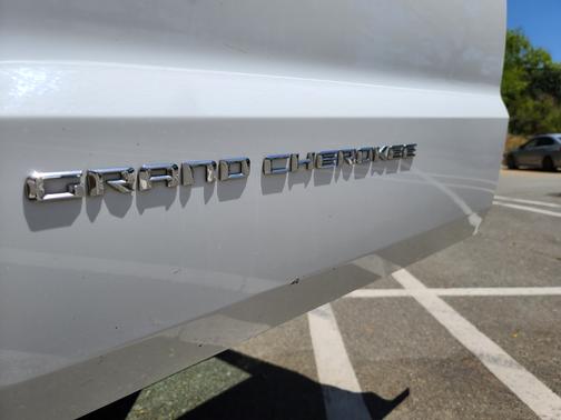 Photo 5 of 9 of 2016 Jeep Grand Cherokee Limited