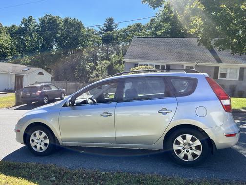 Silver 2010 Hyundai Elantra Touring GLS
