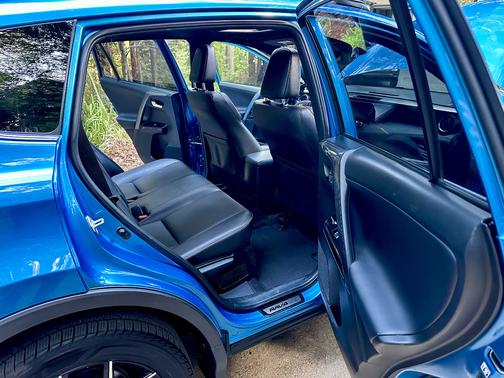 2017 Toyota RAV4 Hybrid SE