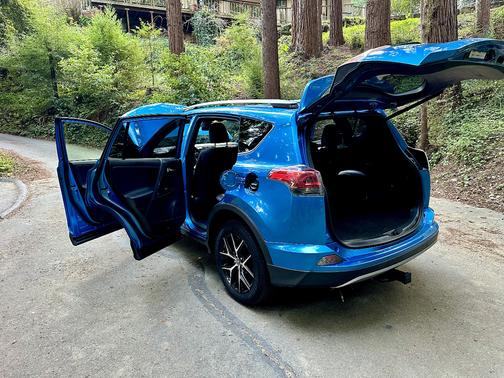 2017 Toyota RAV4 Hybrid SE