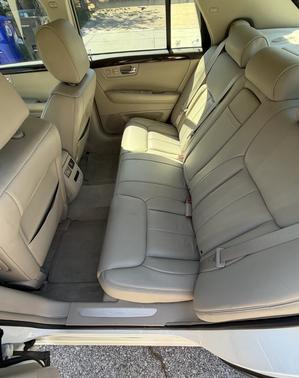 White 2008 Cadillac DTS Luxury III