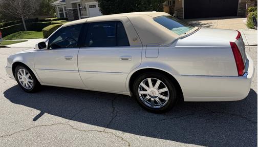White 2008 Cadillac DTS Luxury III