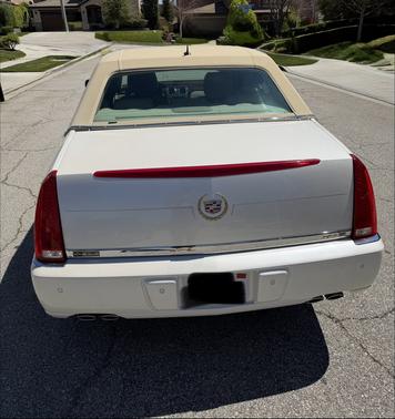 White 2008 Cadillac DTS Luxury III