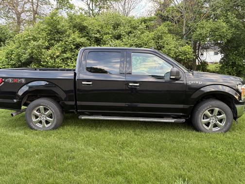Black 2018 Ford F-150 XLT