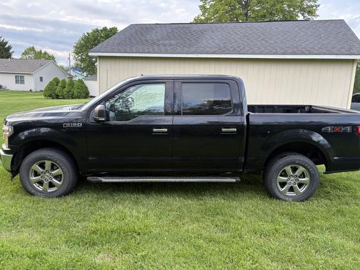 Black 2018 Ford F-150 XLT