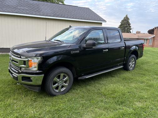 Black 2018 Ford F-150 XLT