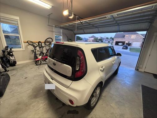 White 2018 Kia Soul +