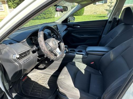 White 2019 Nissan Altima 2.5 S