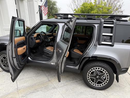 2024 Land Rover Defender 110 P400 X-Dynamic SE