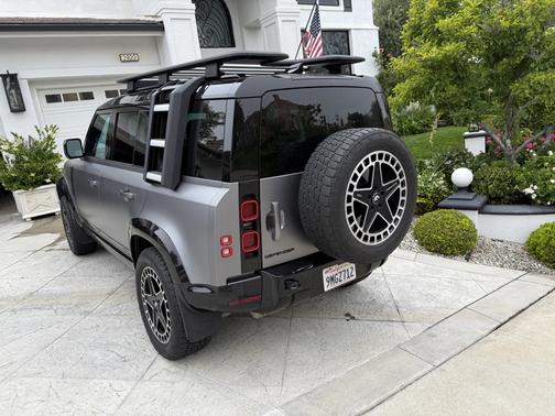 2024 Land Rover Defender 110 P400 X-Dynamic SE