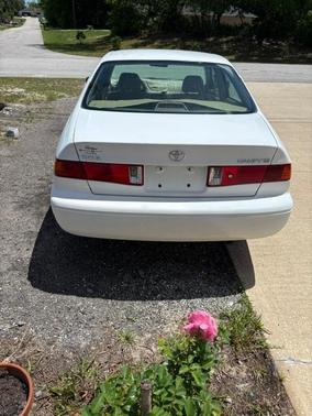 White 2001 Toyota Camry LE