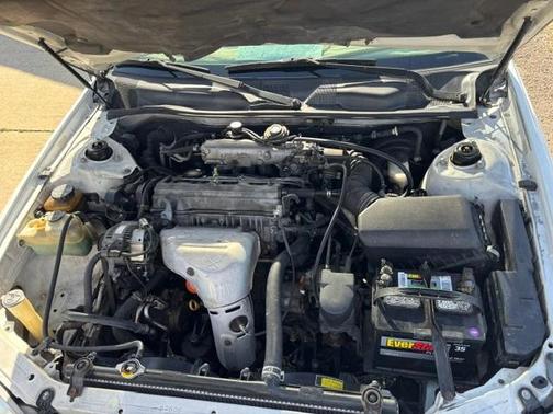 White 2001 Toyota Camry LE