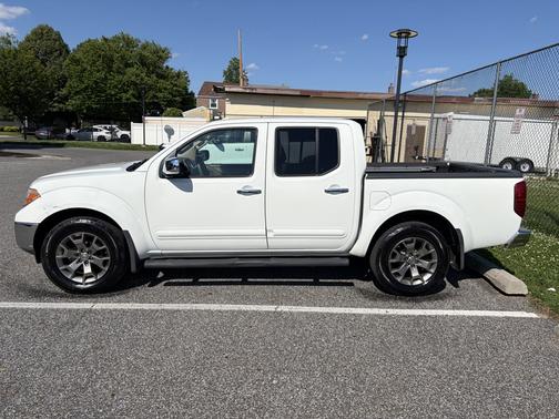 White 2015 Nissan Frontier SL