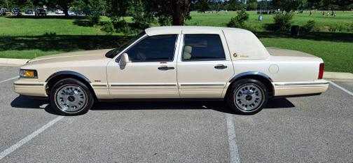 1997 Lincoln Town Car Cartier Designer