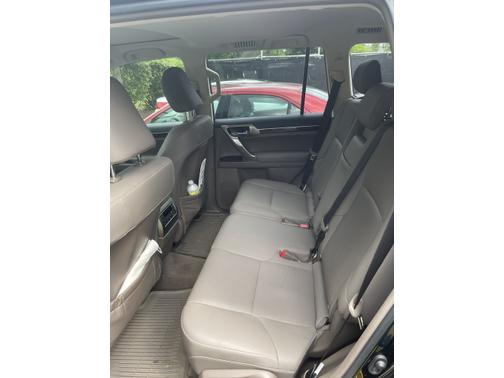 Photo 3 of 6 of 2019 Lexus GX 460 Base