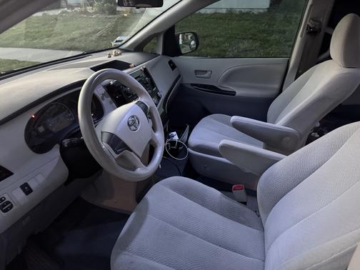 2012 Toyota Sienna LE