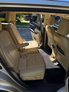 Beige 2016 Toyota Highlander XLE