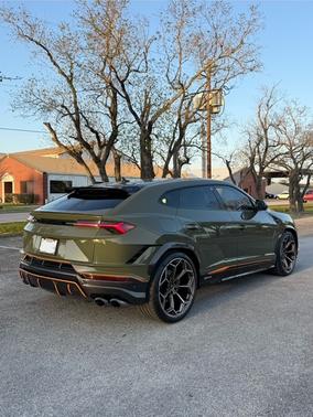 2023 Lamborghini Urus Performante