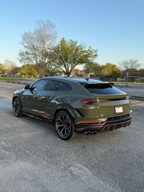 2023 Lamborghini Urus Performante