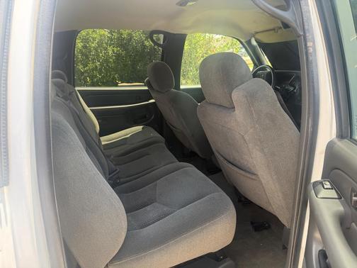 White 2004 Chevrolet Silverado 2500 LS H/D Crew Cab